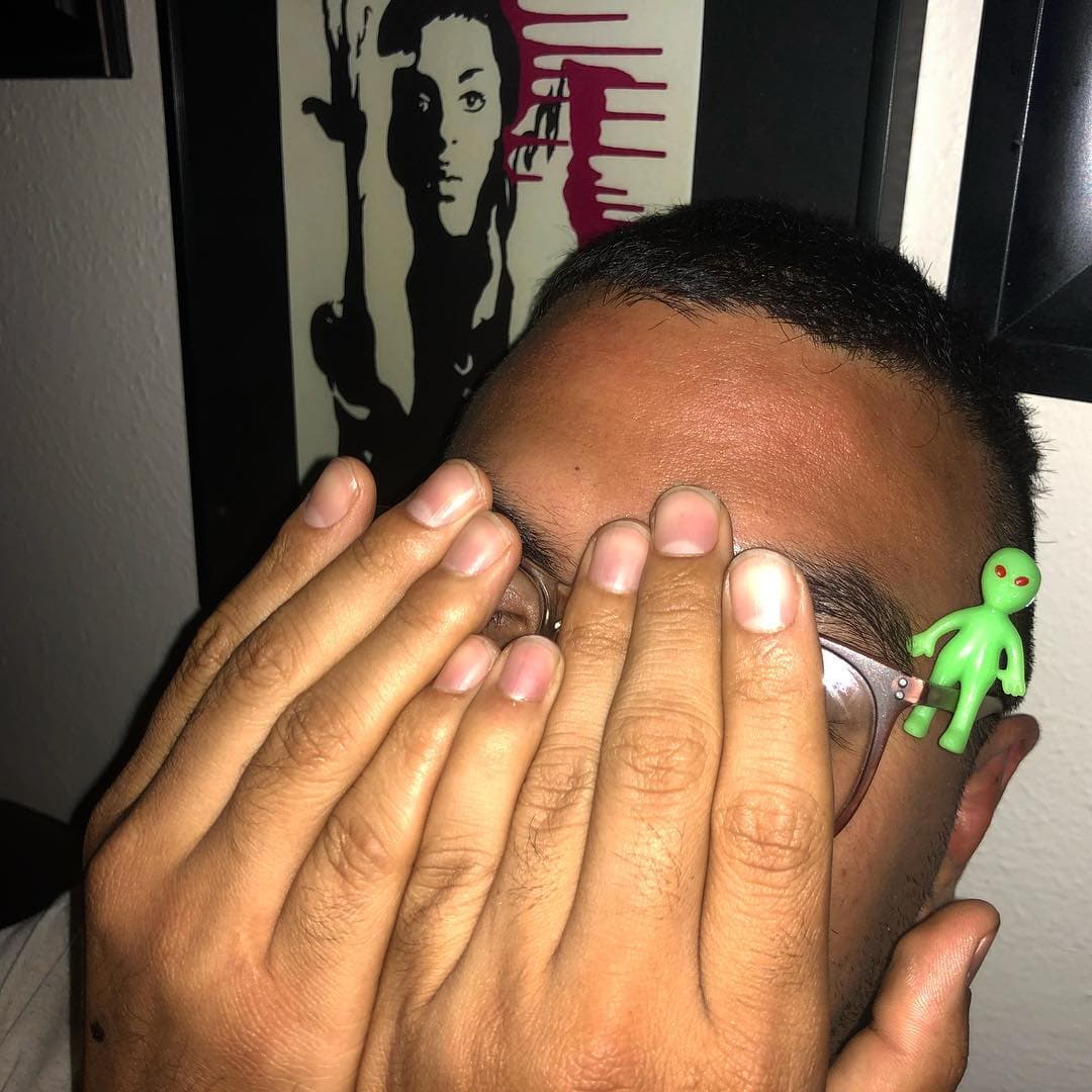 Don’t look at me! - Image 1