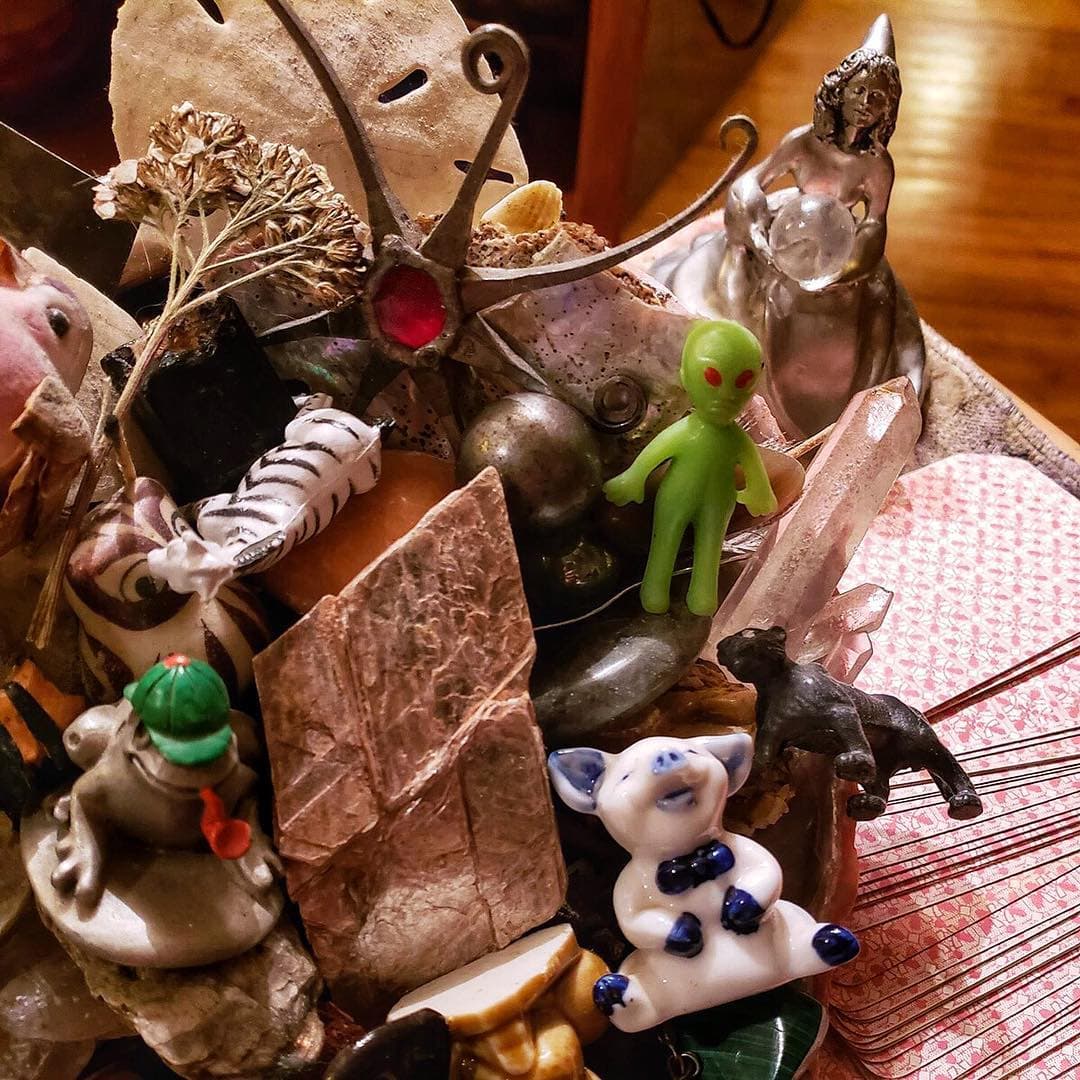 Alien altar - Image 1