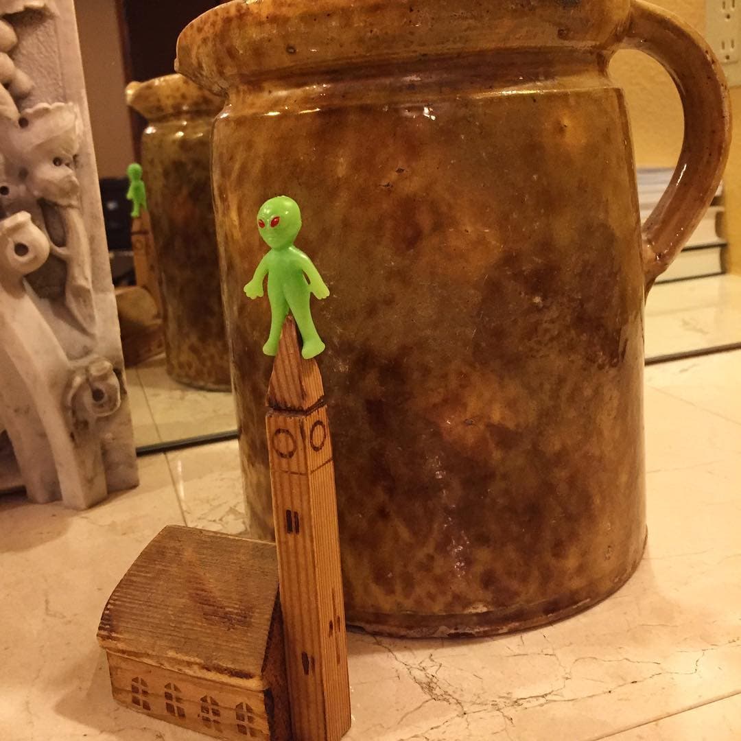 Steeple alien - Image 1