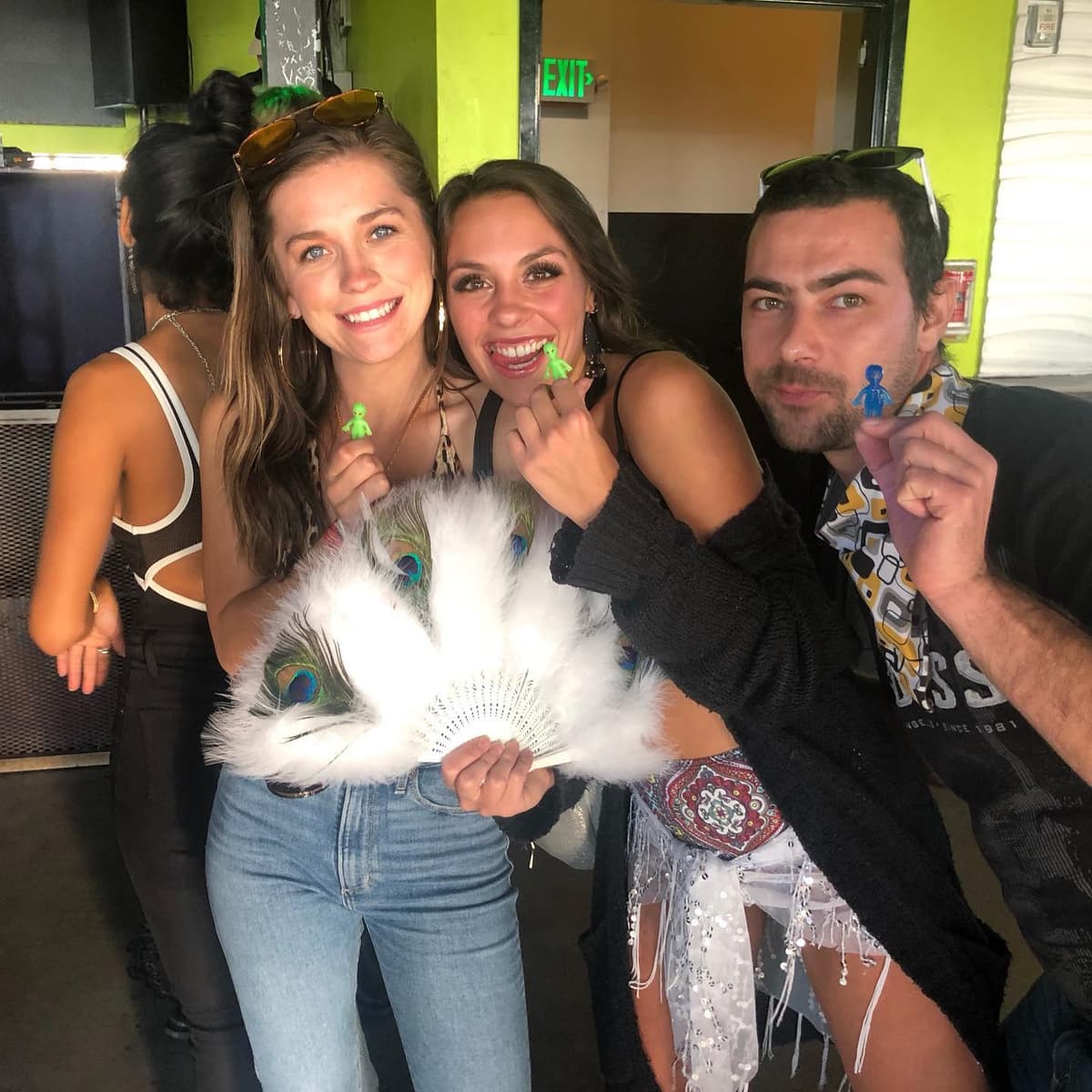 Club Vinyl rooftop aliens - Image 1