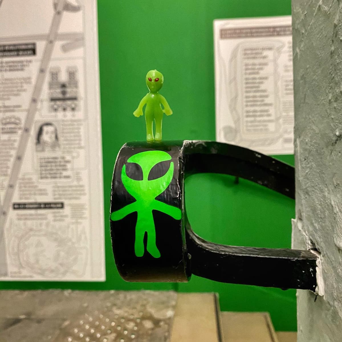 Meeting of the aliens - Image 1