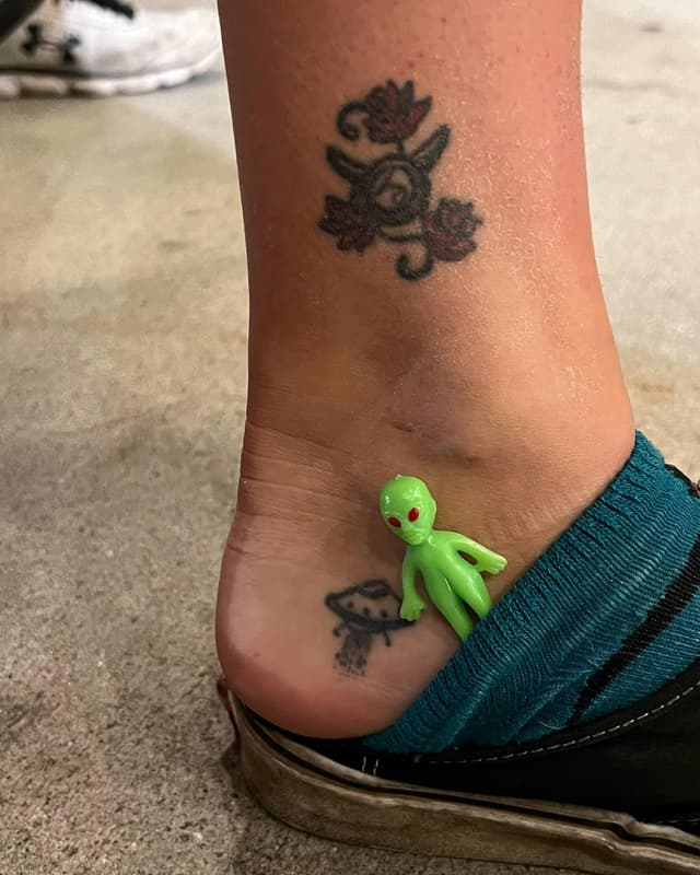 Another alien found a spaceship! π